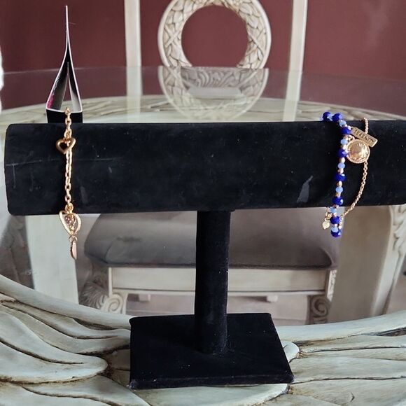 Bracelets  - Picture 1 of 5